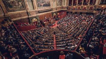 El parlamento francés aprobó la incorporación del aborto en la Carta Magna.