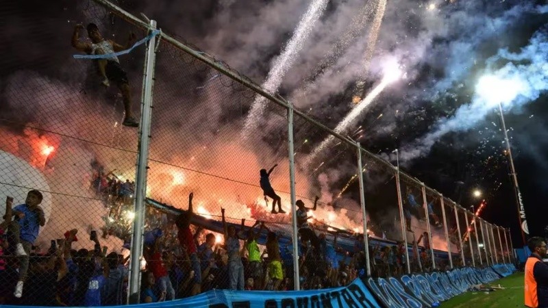 El impactante show de fuegos artificiales que desplegó el Pirata en el Gigante de Alberdi fue un gran espectáculo visual, pero tuvo sus repercusiones.