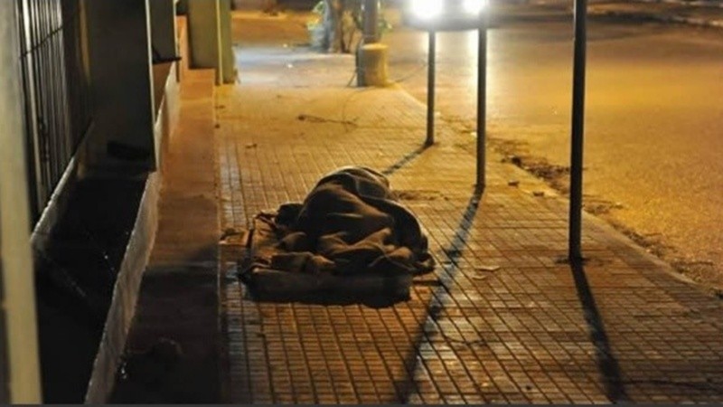 Las personas en situación de calle aumentaron en los últimos meses en Rosario, reconoce el municipio.