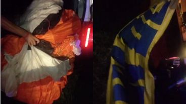 El parapente y la bandera secuestrados en un Berlingo en Baigorria en la noche de este domingo.