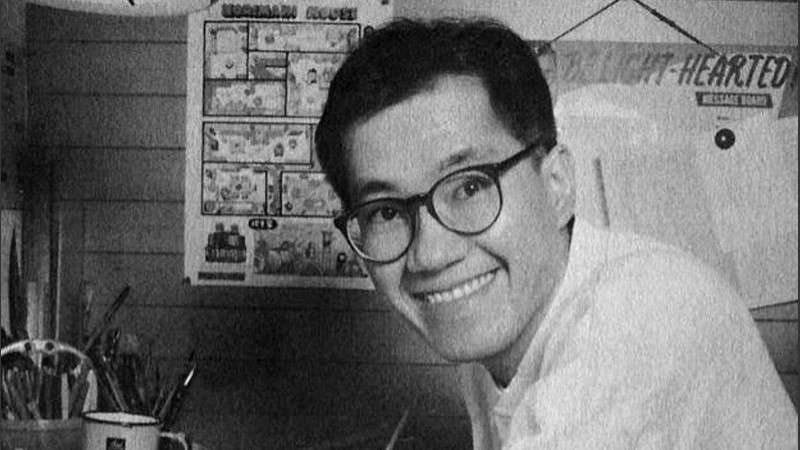 Su protagonista inicial es Son Goku, un guerrero experto en artes marciales que recorre el mundo en busca de unas bolas mágicas.