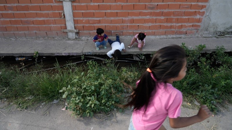 Uno de los problemas del barrio es la falta de obras de zanjeo o agua potable.
