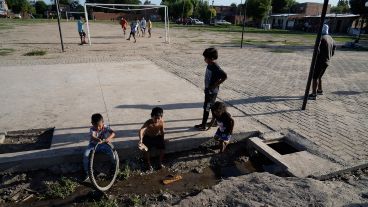 Una de las obras en la canchita, que debía seguir con el SUM, avanzó hasta un 30% y se frenó.