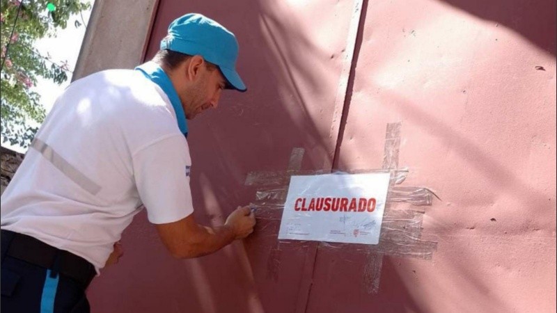 Además de la mercadería en mal estado, el local contaba con muchas otras irregularidades