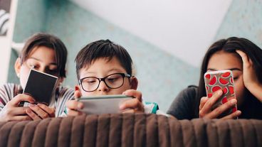 Los niños acceden a una catarata de información que debe ser "decodificada" por los adultos