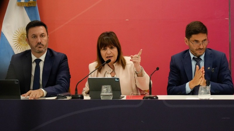 Petri, Bullrich y Pullaro este lunes por la mañana en Rosario.