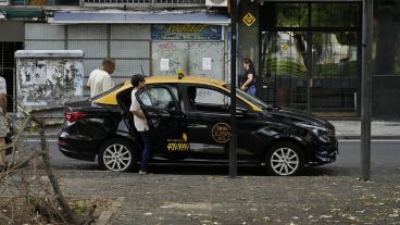 Los taxis reanudaron su servicio desde las 6 de la mañana, pero solo trabajarán hasta las 22.