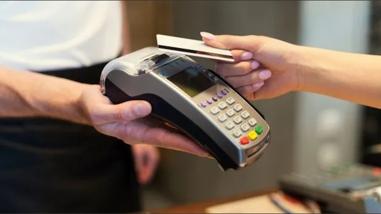 Consumos con tarjeta con financiamiento más barato: cuánto cuesta y qué conviene