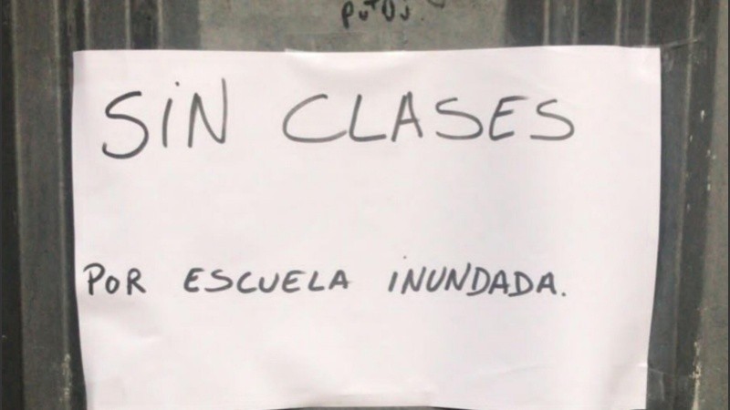 El cartel en el ingreso de la casa de estudios