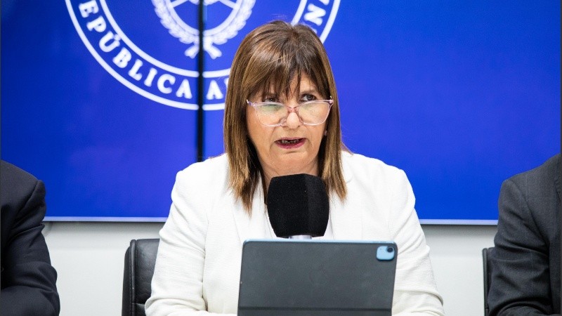 Bullrich dijo que el reglamento sobre el uso de las armas va a poner negro sobre blanco en situaciones de riesgo.