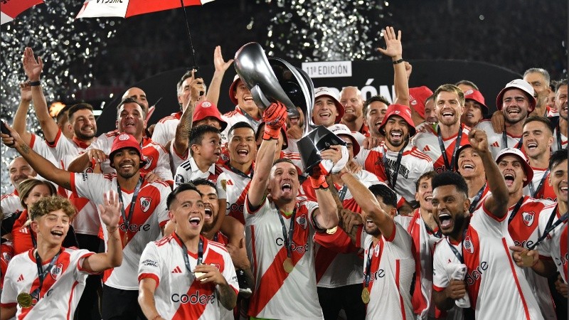 El festejo de River tras derrotar a Estudiantes en Córdoba