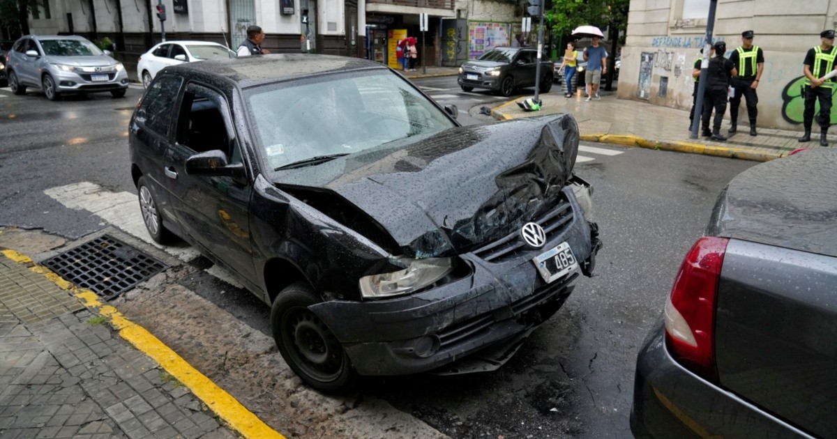 Le robó el auto en pleno centro, lo corrió y el ladrón chocó contra un ...