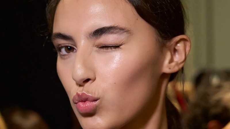 La búsqueda de resaltar lo natural y orgánico de la propia ceja.