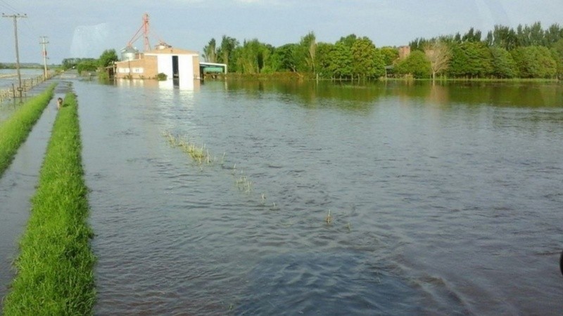 Rutas y zonas anegadas en toda la región.