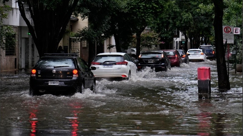 Calles mojadas y algunos anegamientos en la ciudad.