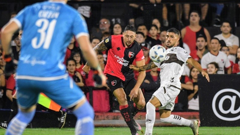 Armando Méndez intentó por todos lados, pero le faltó conexión.