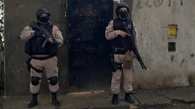 La fuerza federal encabezó la intervención en ocho domicilios de la ciudad.
