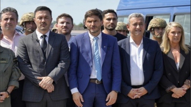 Pullaro junto a Petri y autoridades provinciales y locales.