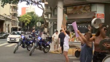 El corte que realizaron los vecinos de Alem y Zeballos esta tarde, cansados de vivir sin luz.