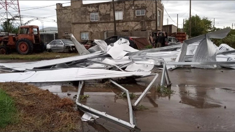 El temporal causó cuantiosos daños materiales en la localidad bonaerense de 9 de Julio.