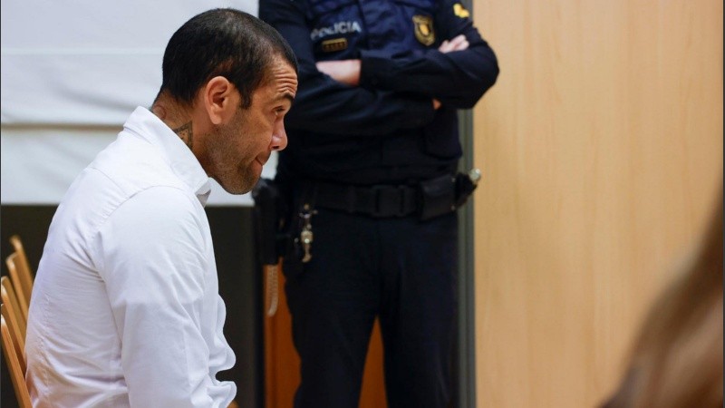 El exfutbolista de 40 años fue condenado por la violación a una joven en la discoteca Sutton de Barcelona.