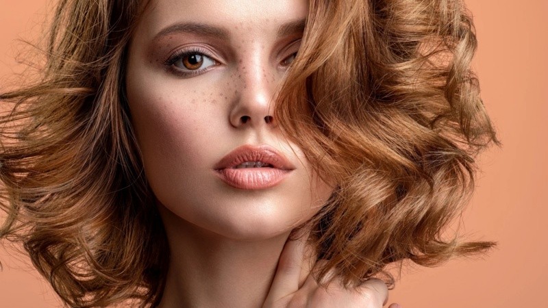 Un estilo que se ajusta a distintos largos y texturas de cabello.