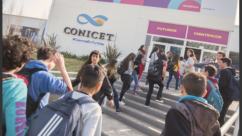 Los científicos enviaron un reclamo al gobierno nacional.