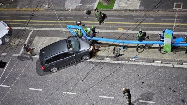 La estación de calle Salta en barrio Agote será reparada tras el impacto que la dejó inutilizada.