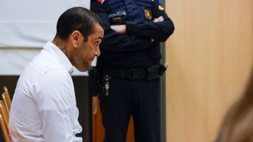 Alves tendrá que cumplir con otras obligaciones impuestas por el tribunal para minimizar el riesgo de fuga.
