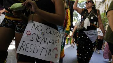 Diferentes generaciones salieron otro año a la calle a decir "nunca más"