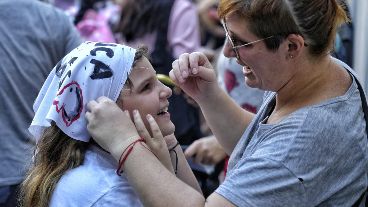 Diferentes generaciones salieron otro año a la calle a decir "nunca más"