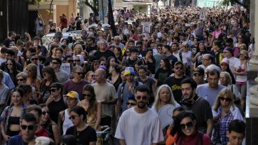 Diferentes generaciones salieron otro año a la calle a decir "nunca más"