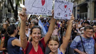 Diferentes generaciones salieron otro año a la calle a decir "nunca más"