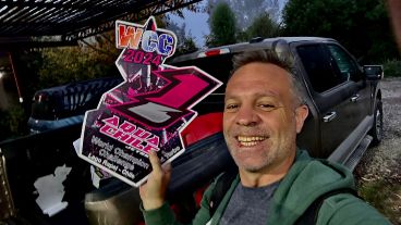 Leo Morelli con su trofeo luego de ganar en Chile