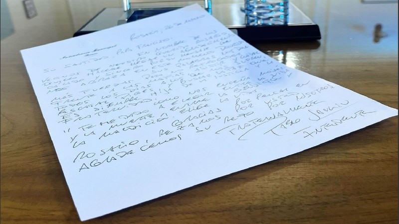El intendente publicó la foto de la misiva escrita con su letra imprenta mayúscula.