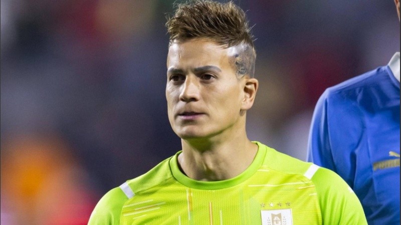 Tampoco podrá salir del país durante 90 días sin previa autorización judicial.