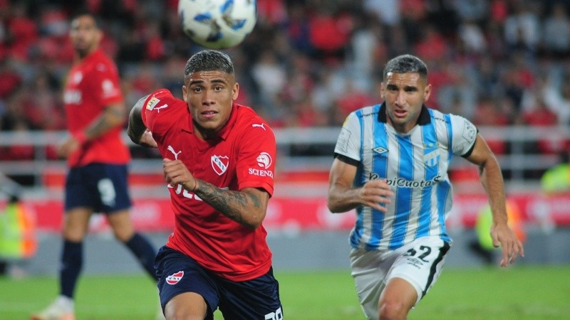 A mano en el estadio Libertadores de América.
