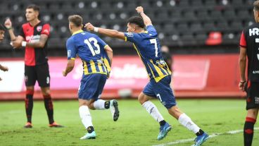 El clásico de reserva se jugó a puertas cerradas en el Parque Independencia.