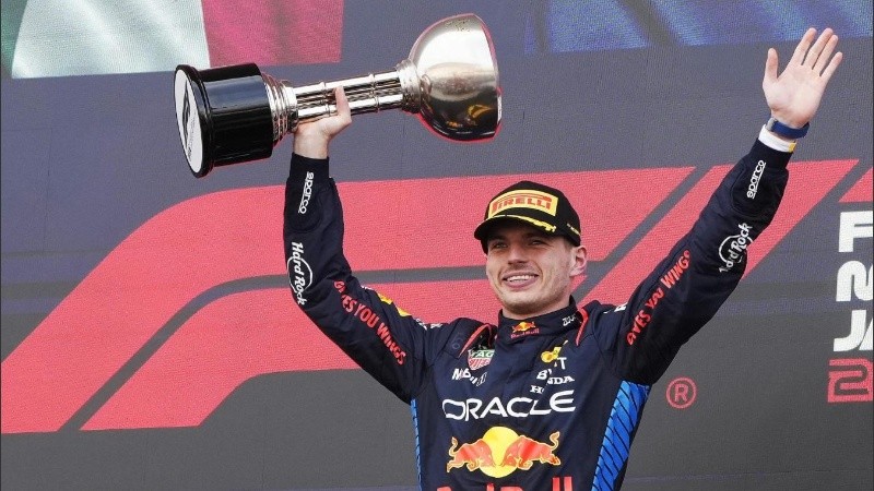 Max Verstappen celebra el triunfo en el GP de Japón.