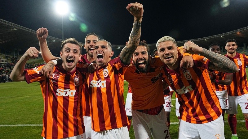 A Icardi y sus compañeros no les importó la protesta y celebraron.