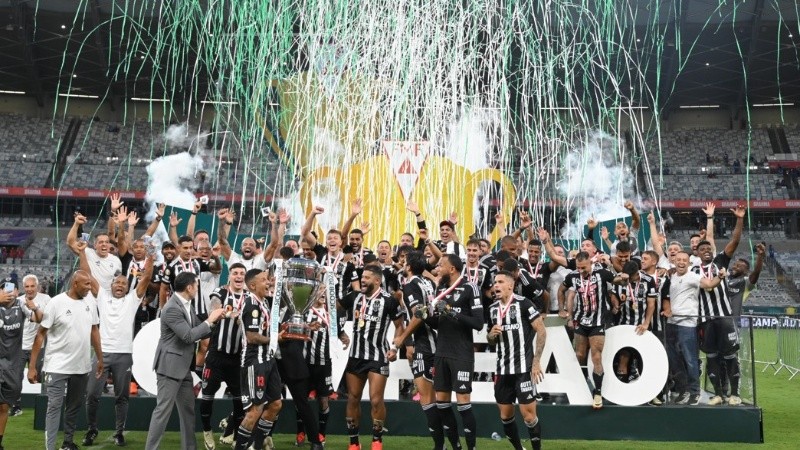 Festejo galo en el estadio Mineirao.
