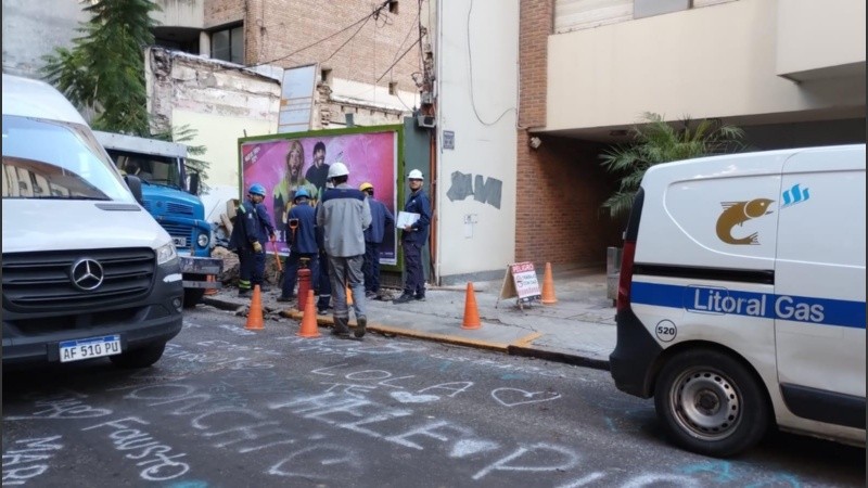 La cuadrilla de Litoral Gas trabajando en el lugar.