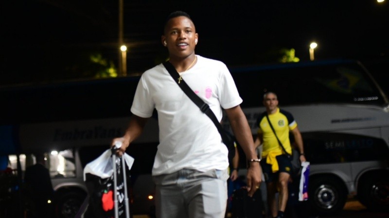 El Bicho Campaz, esperanza canalla, en la llegada al hotel este lunes.