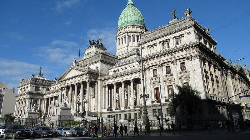 Un nuevo borrador de la ley Ómnibus y del Pacto Fiscal fue enviado a gobernadores y diputados aliados este lunes a la noche.