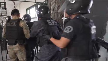 Las fuerzas ingresan a los pabellones de Marcos Paz.