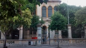 La comunidad educativa de esa escuela reclamaba el pago por la expropiación del edificio desde hacía tiempo.