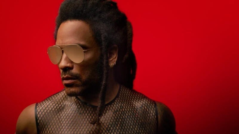 El músico es un gran fanático de las gafas de sol.