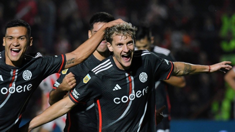 Colidio se vistió de héroe en Alta Córdoba y los de Demichelis avanzan.