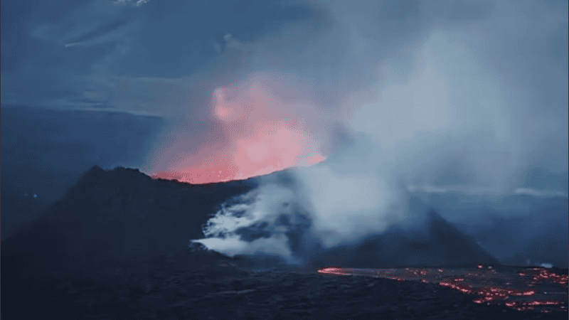 Los funcionarios instan a la gente a mantenerse alejada del área.