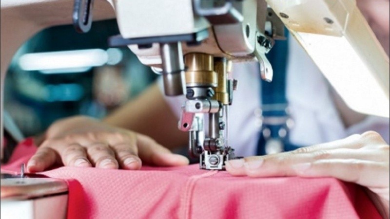 Más del 68% de las empresas disminuyeron la producción de forma interanual. Casi la totalidad de ellas atribuyen esta dinámica a la pérdida del poder adquisitivo de la población”.